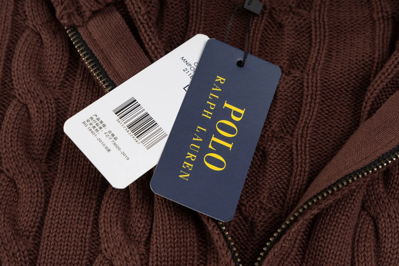 P236 #R92 RALPH LAUREN Ralph Lauren fifteen colors classic small label embroidery logo turtleneck pullover half-zip knitted cable sweater with high-density LOGO embroidery on the chest and original customized tag accessories. Made of pure cotton yarn, pure cotton is skin-friendly and comfortable, small label war horse embroidered twist turtleneck sweater 🐎 high quality, follow the blogger to learn how to wear it! Let’s buy a Ralph Lauren cable sweater. It’s a super hard-to-find series after it became popular. It’s hard to find one on the official website. It’s simple and practical to wear, with a lazy and loose feel. The thickened fabric has more texture, feels soft and delicate, and has a loose fit. Whether worn alone or layered, you can wear different styles of fashion with just one piece!   Size：XS S M L